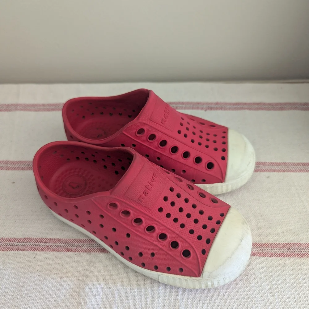 Native Kids Water Shoes - Red, Size C8